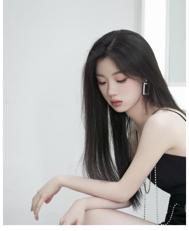 从好声音冠军沦为综艺咖，单依纯为何越来越不受待见？