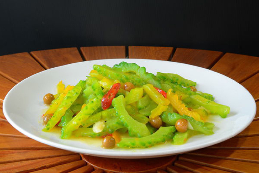 炒苦瓜时,很多人省略了“第1步”,难怪炒熟后,味道苦还难吃!