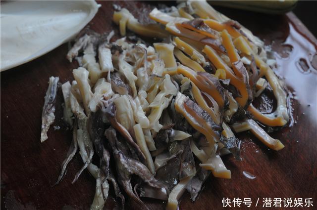 人称它“女人菜”，缺点就是有点贵！炖墨鱼！女人别舍不得