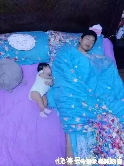 宝宝|爸爸陪娃睡觉,醒后发现娃不见了,吓坏了赶紧找,结果自己都乐了