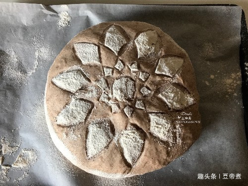 面粉别再做馒头了,随便揉一揉,加点干果,大人小孩都爱吃