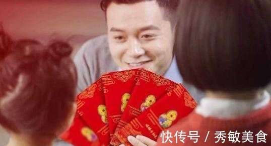 孩子|“把金项链留下”1岁宝宝紧抓住姥爷的金项链,下一秒萌翻网友