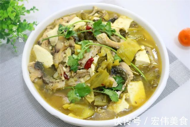 泡椒|我家吃鱼，最喜欢这懒人做法，三种食材一锅炖，出锅连汤也不剩