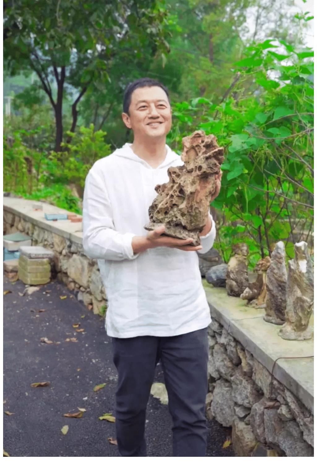 團隊|李亞鵬正面回應質疑，否認挖走李子柒團隊，一臉無辜：這從何說起？