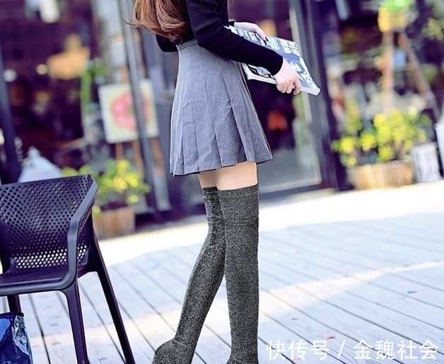 过膝长靴 又一“细腿靴”火了,有些女人怕驾驭不了,连试都不敢试,可惜了