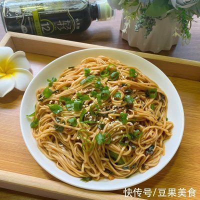 开胃餐|#夏日开胃餐#老少皆宜的葱油拌面