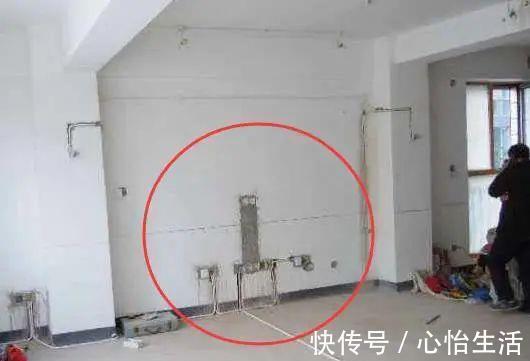管子|为什么电视挂墙上能看不见电线?装修时多装这玩意,太聪明了