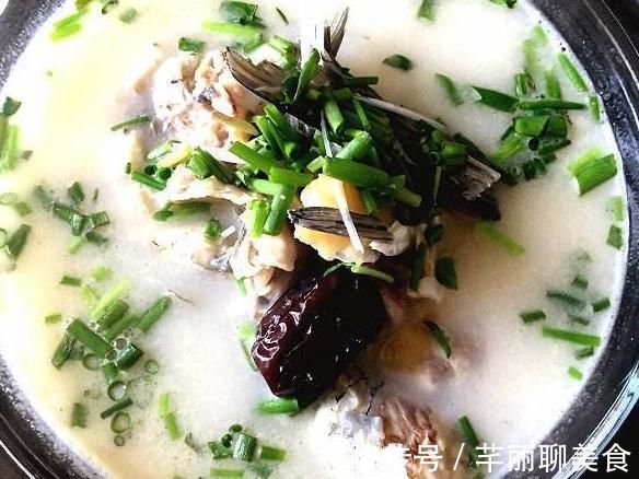鱼汤|不管炖什么鱼,一定别加此物,总有人弄错,难怪鱼汤很腥还不白