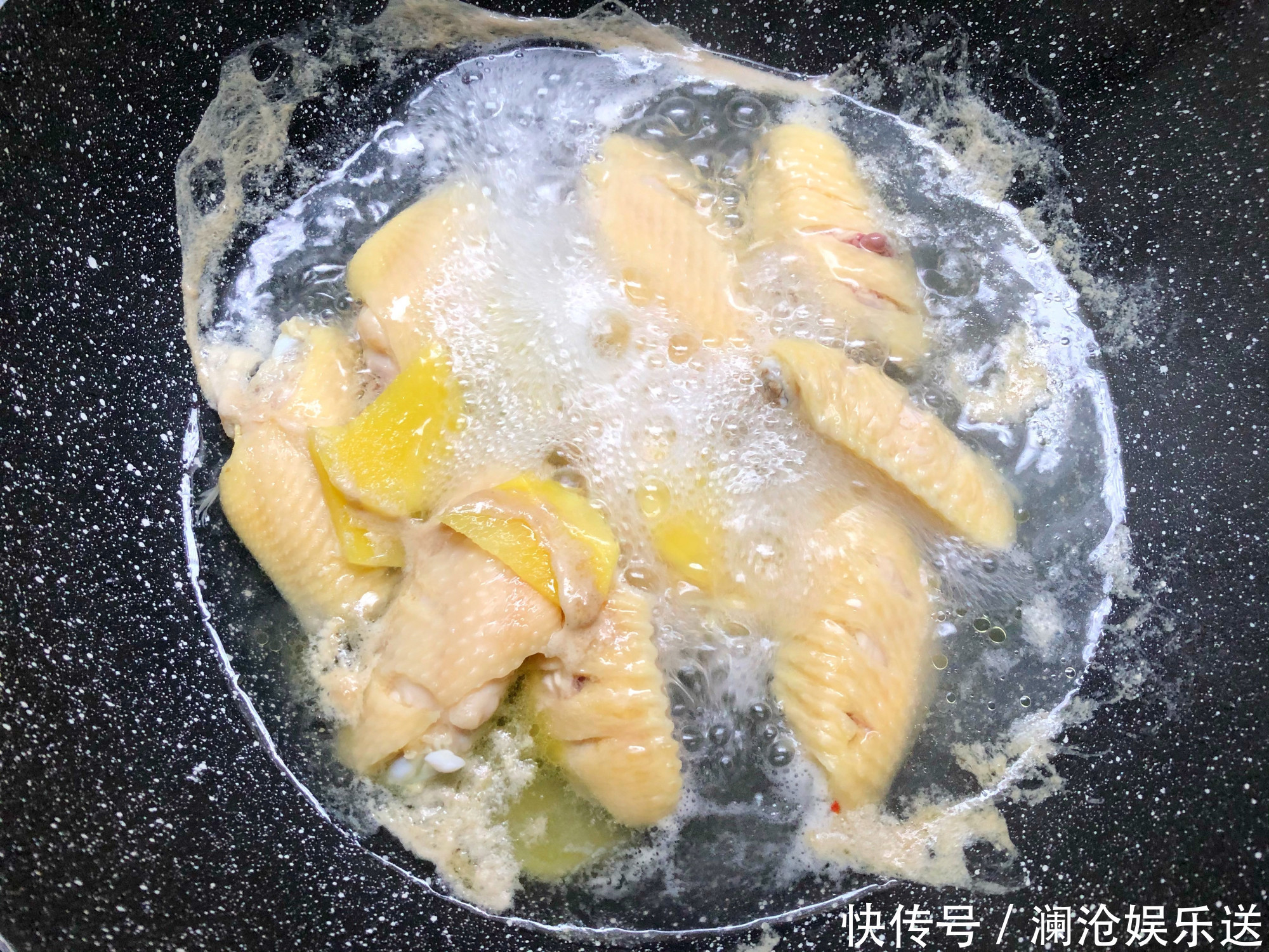 鸡翅|鸡翅别再用可乐了,试试这做法,酱香十足,鲜嫩又好吃,别错过