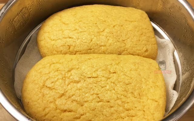 一碗玉米面,2个鸡蛋,做个比蛋糕还好吃的发糕,从此爱上吃粗粮