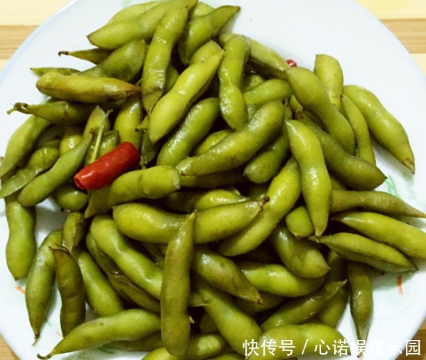 碧绿|毛豆这样煮才入味,颜色碧绿不发黄,鲜嫩入味,好吃极了