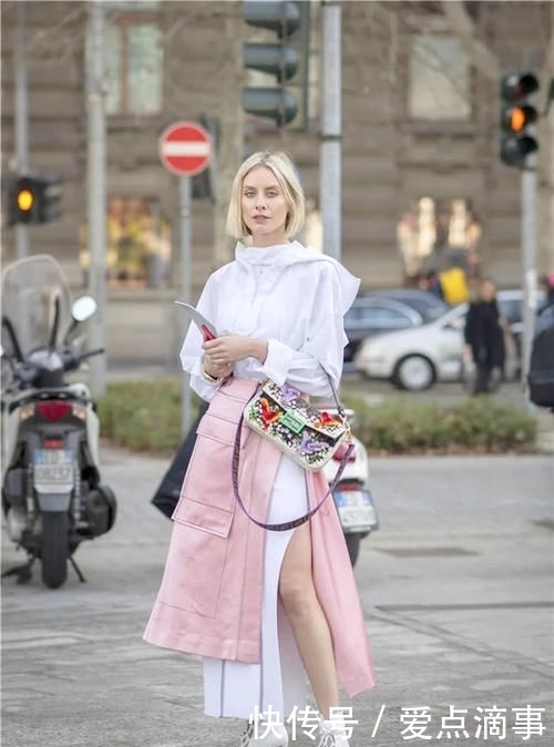 穿裙子时尽量别配打底裤，太土学下面明星这样来穿，洋气又气质