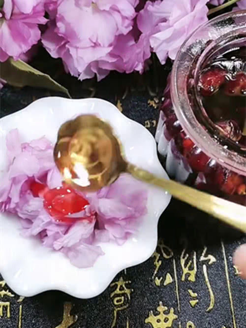 自制|手艺人自制“樱花口红”,开局闹着玩呢结局这才是纯天然