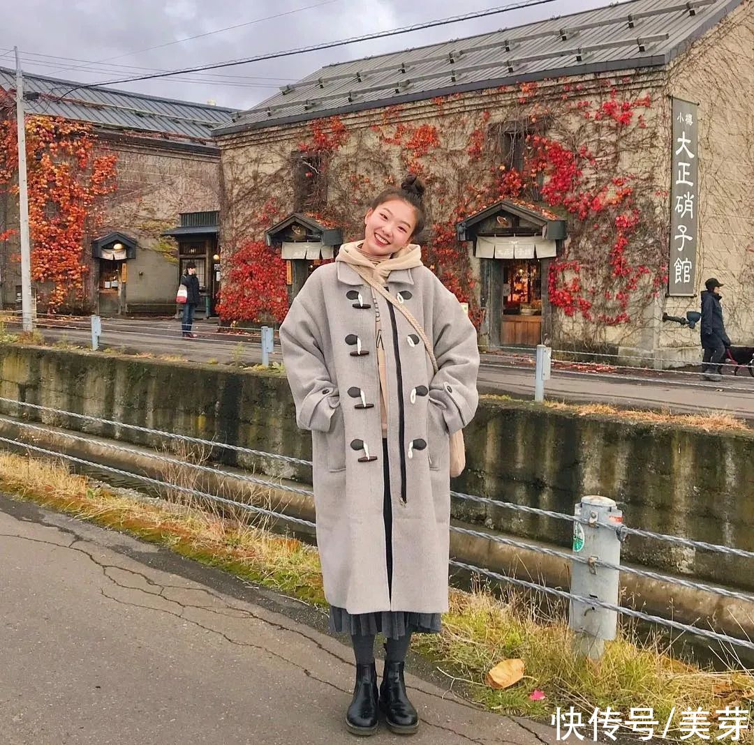 大衣里面穿什么？这4款绝美内搭，让你时髦一整个冬天