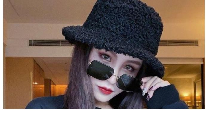 直播|真假？辛巴徒弟直播带货13万名表卖400，8888元黑珍珠吊坠卖999