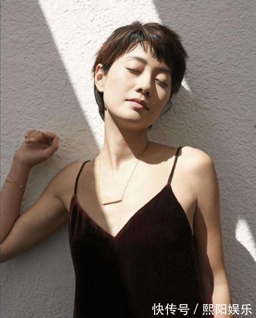 卷发 50岁女人别再留齐刘海了,今年流行5种“发型”,显脸小还不挑人