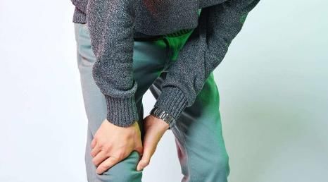  膝盖|经常膝盖疼，八成是与“滑膜炎”有关，做好3事，炎症悄悄溜走