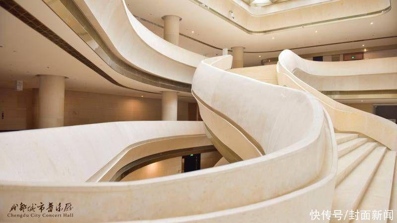  交响乐团|过去一年，10万+观众走进这里看了252场演出