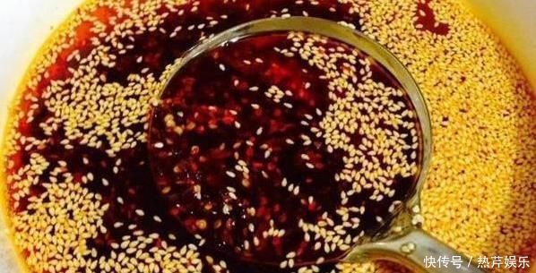 川菜厨师教你做红油的秘技,红油很香,可以在家煮