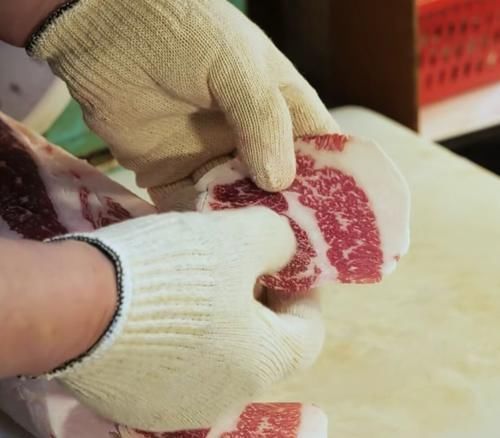 日本|见识下韩国厨师的刀功,手切毫米级牛肉轻轻松松,不比日本厨师差