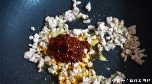 入味|炒茄子，不要切好直接下锅，不入味还吸油教你大厨做法，太香了