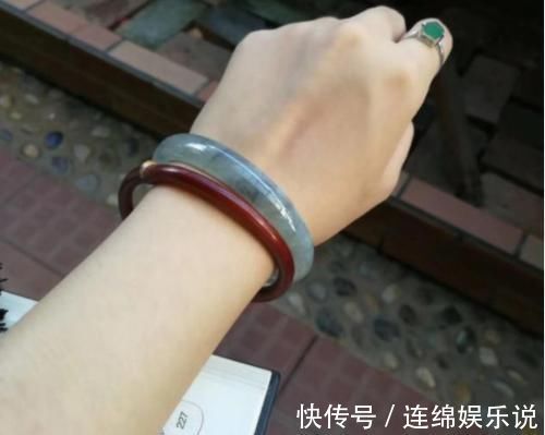 镯子|女人手腕上戴“表”还是“镯子”？这代表不同的品味，看你是哪种
