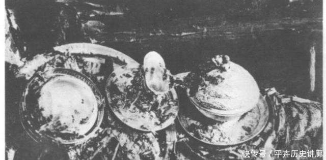万历|老照片再现定陵发掘:图6提取皇冠,图9万历皇帝的遗骸姿势很怪异