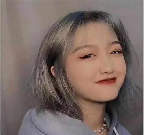 《变形记》的最美农村女孩梁小友,高中辍学当网红,如今过得怎样