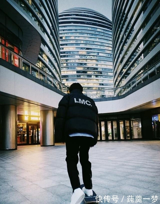 鞋身 Hello Kitty联名款,一起可爱温暖过冬