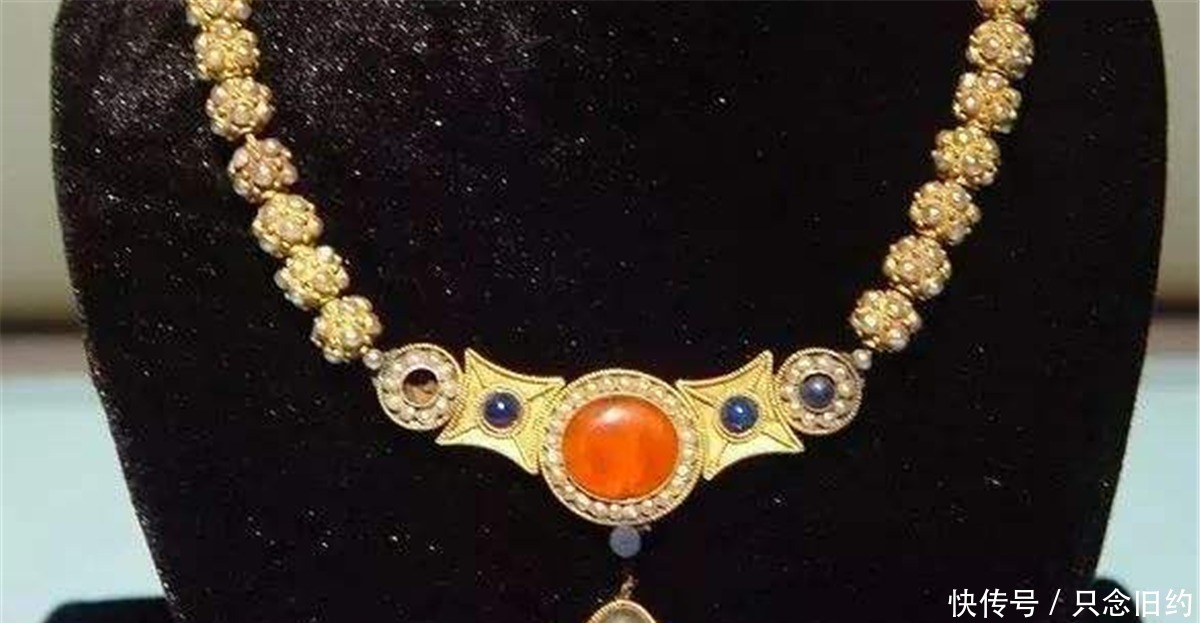 1957年专家打开一个小孩墓,墓中东西无不表现出祖母对她的爱!