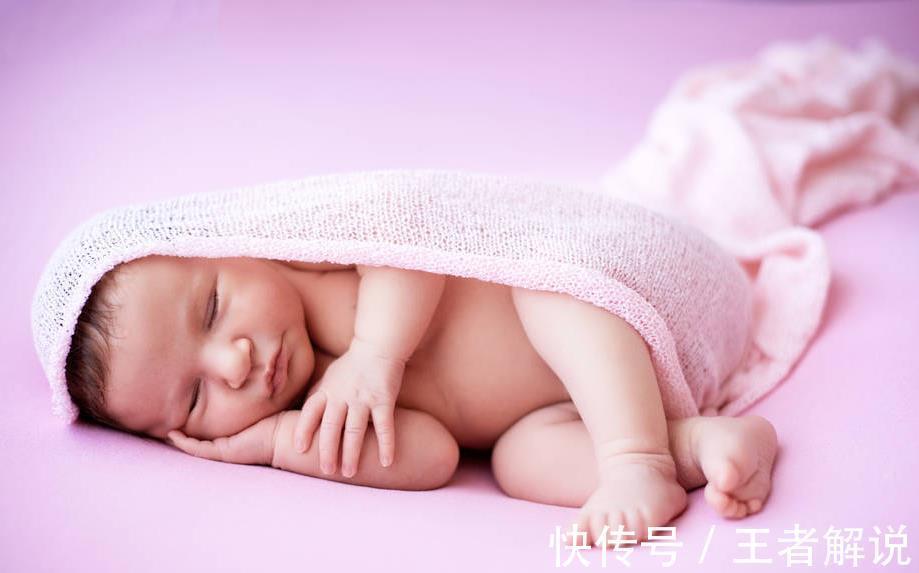 母乳喂养|全母乳喂养,如何判断宝宝是否吃饱了?育婴师:4大关键点要记牢