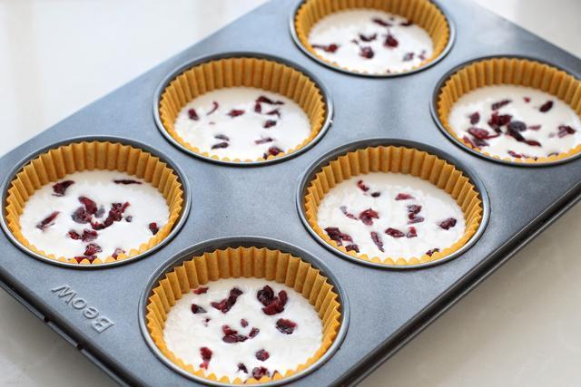 无需揉面的米发糕，搅一搅、蒸一蒸，香甜Q弹有嚼劲，比馒头简单