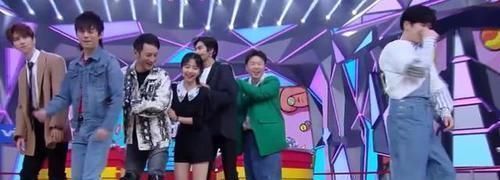 蔡徐坤|蔡徐坤带着大家滑冰,宋威龙没牵好谭松韵,谭松韵的反应太可爱了