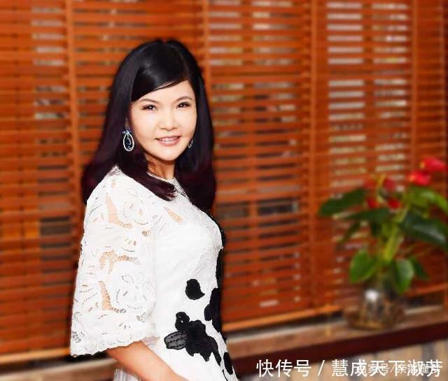 孩子|她连生5个孩子,坐拥数百家咖啡店,这个娃娃脸女富豪不简单