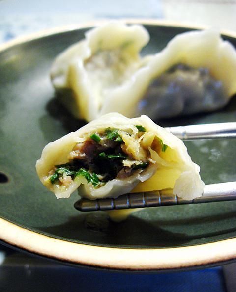 翠绿|包韭菜饺子,直接拌馅是大错特错,多加1步,韭菜翠绿,还不出水