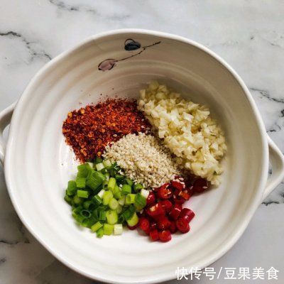 胡萝卜丝|#夏日开胃餐#「凉拌三丝」夏日经典凉菜｜上桌秒光