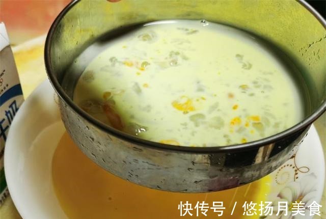 在家用空气炸锅制作简易版蛋挞,美味又简单!