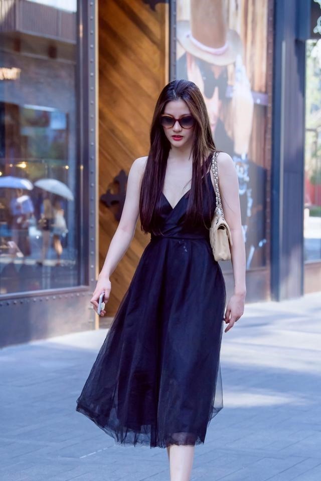 搭配 青春时尚的连衣裙,纯净而明媚,又有优雅小知性