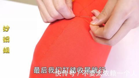 旧衣服不要扔!把锅盖放在上面简单缝一缝,有一个神奇的妙用