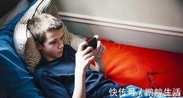 电子产品|“你个老东西快走开”孙子指着奶奶鼻子骂,宝爸反手就是一巴掌!