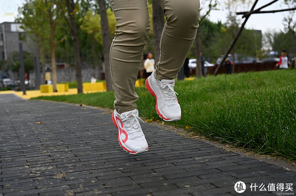 鞋面 服装鞋帽 篇六：轻便舒适的专业跑鞋，慢跑半马都能用，咕咚21K驭风体验