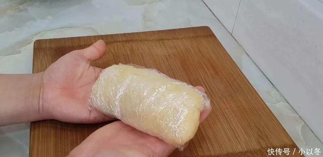 鸡蛋|1个鸡蛋,1袋牛奶,不用一滴水,在家自制小油条,比小麻花还好吃