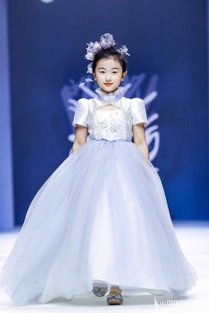 红鼓小爱?笑容魔法——AW2021中国国际时装周全新发布