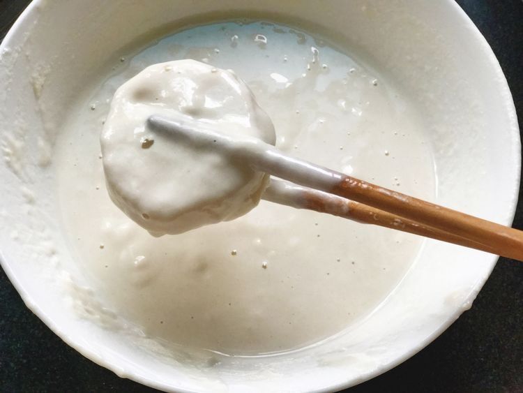 家里来客人就用这道菜来招待，外酥里嫩入口脆爽，做法也很简单