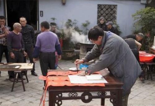 上联吕府姑娘,下口大过上口,下联一出,成经典绝对但又很讽刺