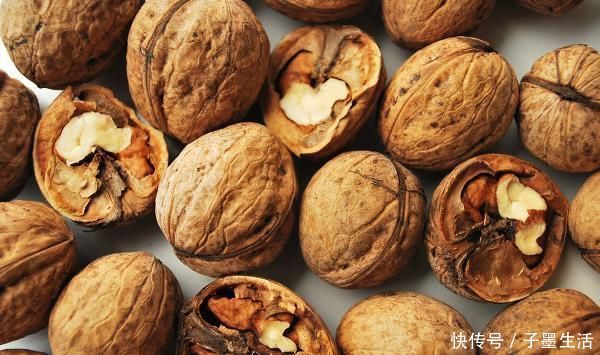 头发不断变白,坚持每天吃些天然乌发食材,头发乌黑又茂密