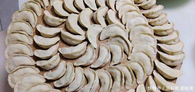 正月初五财神到,这个馅“发财”饺子得吃,寓意财运久久,福气到