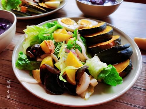 早餐满满一盘，粗粮蔬菜沙拉简单好做没油烟，吃得开心又满足