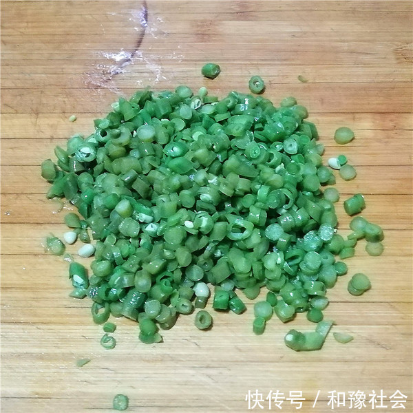 玉米面|玉米面浑身是宝，教你一个懒人做法，5分钟搞定，营养美味好吃