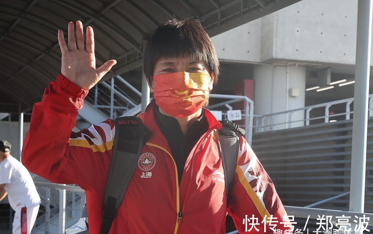 中国足球|中午12点!中国女足传出“可笑”消息:教练为足球“走火入魔”